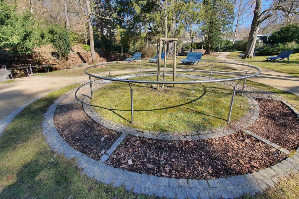 Barfußpfad und Relaxbänke im Vitalpark Bad Sachsa