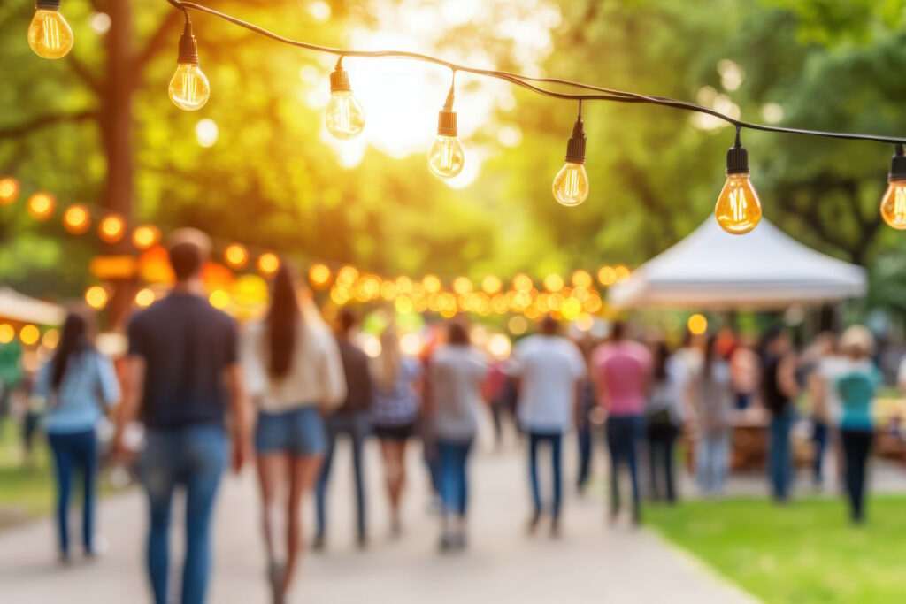 Straßenfest mit Menschen und Lampignons